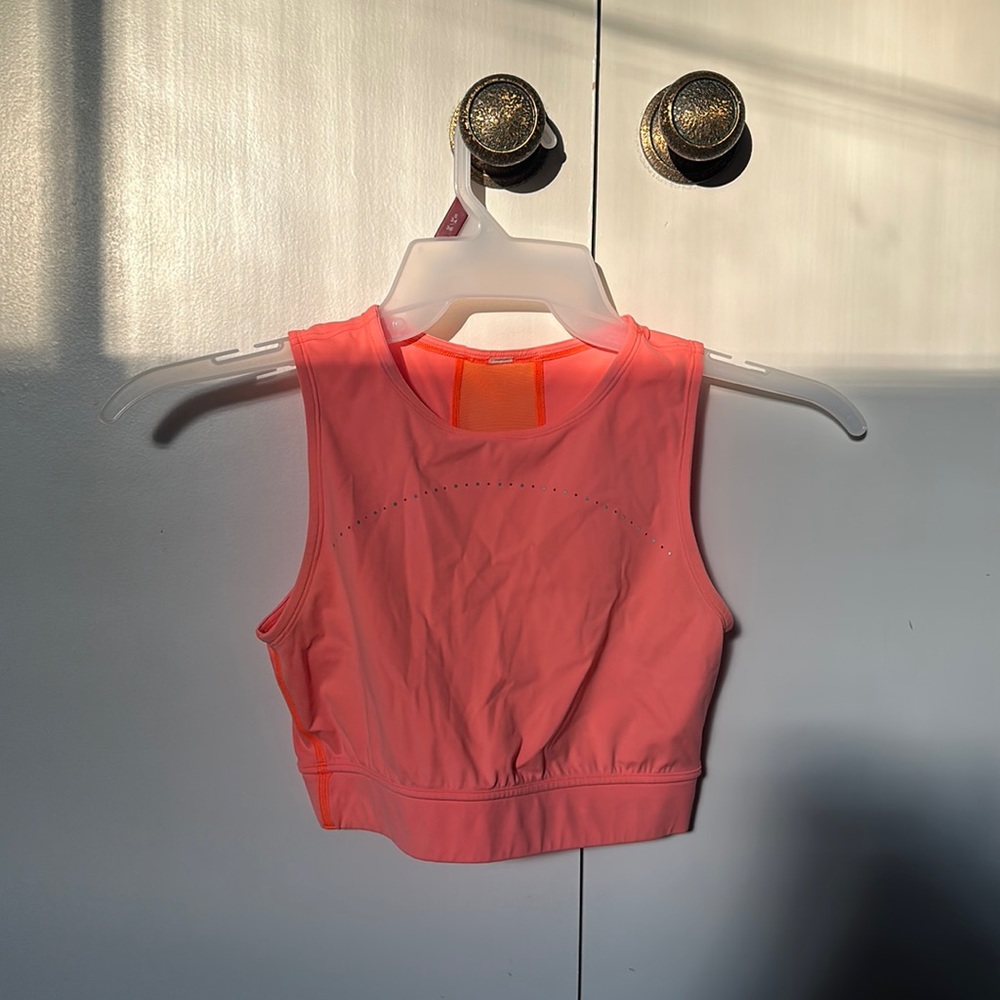 Lululemon workout top in perfect condition for sale!!!